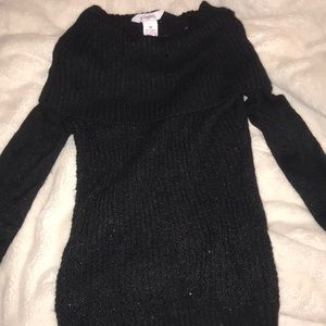 Long neck sweater with sparkles